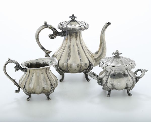 Teiera, lattiera e zuccheriera. Argenteria italiana della prima metà del XX secolo  - Asta Argenti - Associazione Nazionale - Case d'Asta italiane