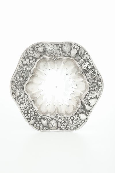 Due centrotavola. Argenteria italiana della prima metà del XX secolo, una argentiere Miracoli, Milano  - Asta Argenti - Associazione Nazionale - Case d'Asta italiane