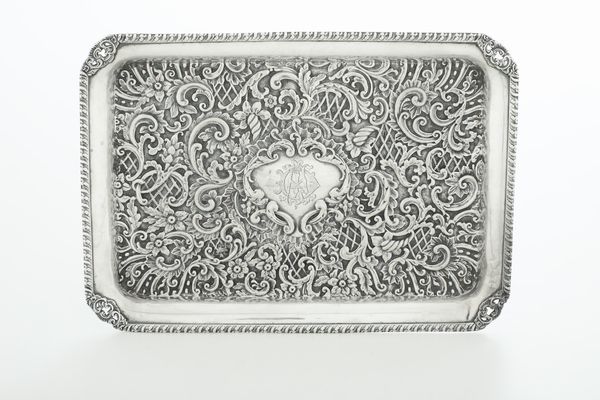Vassoio. Manifattura europea, inizio XX secolo (apparentemente privo di punzonatura)  - Asta Argenti - Associazione Nazionale - Case d'Asta italiane