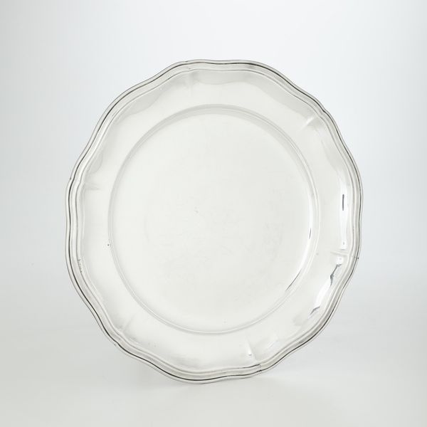 Grande piatto. Argenteria italiana del XX secolo. Argentiere Peruggia & C, Alessandria  - Asta Argenti - Associazione Nazionale - Case d'Asta italiane