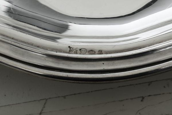 Grande piatto. Argenteria italiana del XX secolo. Argentiere Peruggia & C, Alessandria  - Asta Argenti - Associazione Nazionale - Case d'Asta italiane