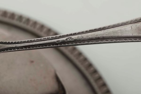 Set da tavola in argento composto da acetoliera, formaggiera e porta sale. Varie manifatture italiane del XX secolo  - Asta Argenti - Associazione Nazionale - Case d'Asta italiane