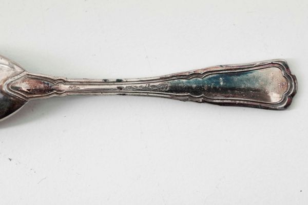 Set da tavola in argento composto da acetoliera, formaggiera e porta sale. Varie manifatture italiane del XX secolo  - Asta Argenti - Associazione Nazionale - Case d'Asta italiane