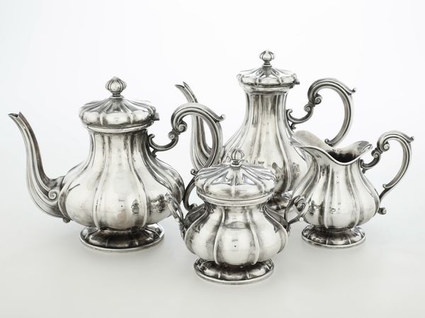 Servizio da tè e caffè. Argenteria italiana del XX secolo, argentiere I.M.A., Alessandria  - Asta Argenti - Associazione Nazionale - Case d'Asta italiane