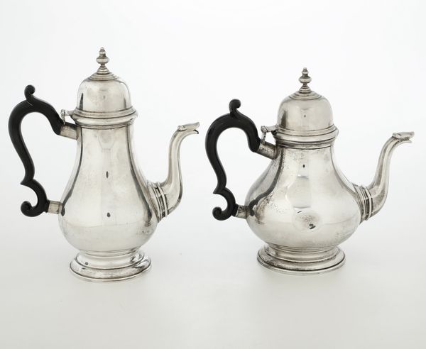 Teiera e caffettiera. Argenteria italiana del XX secolo. Argentiere Ricci & C., Alessandria  - Asta Argenti - Associazione Nazionale - Case d'Asta italiane