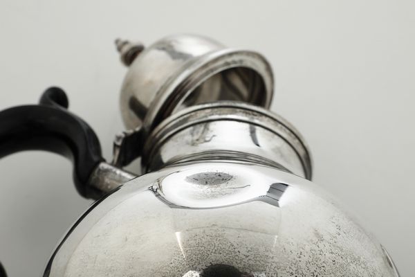 Teiera e caffettiera. Argenteria italiana del XX secolo. Argentiere Ricci & C., Alessandria  - Asta Argenti - Associazione Nazionale - Case d'Asta italiane