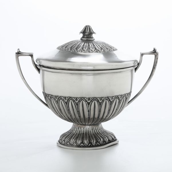 Zuppiera. Argenteria milanese del XX secolo, bollo dell'argentiere consunto  - Asta Argenti - Associazione Nazionale - Case d'Asta italiane