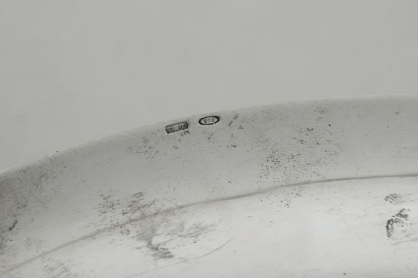 Tre piatti in argento. Argenteria italiana del XX secolo, argentiere I.M.A., Alessandria  - Asta Argenti - Associazione Nazionale - Case d'Asta italiane