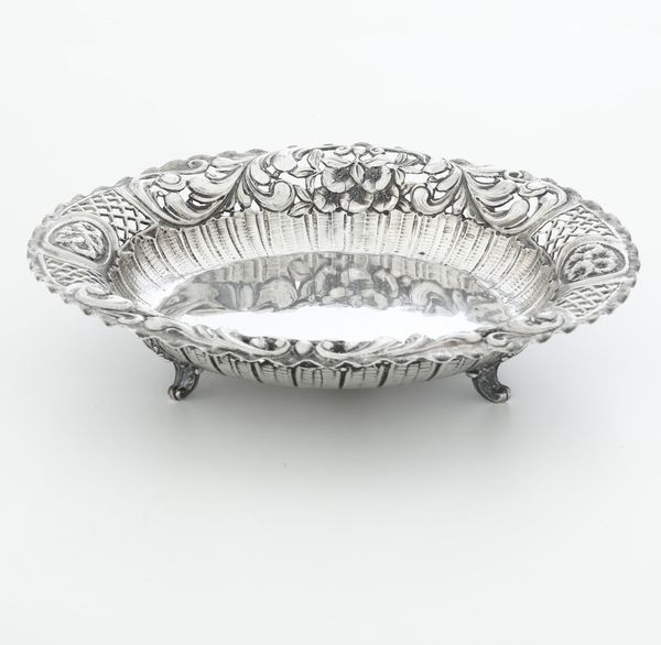 Centrotavola. Argenteria italiana del XX secolo, bollo dell'argentiere assente  - Asta Argenti - Associazione Nazionale - Case d'Asta italiane