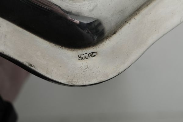 Salsiera con vassoio e cucchiaio. Argenteria veneta del XX secolo, argentiere Rino Greggio, Padova<BR>  - Asta Argenti - Associazione Nazionale - Case d'Asta italiane