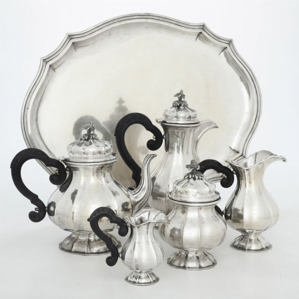 Servizio da tè e caffè. Argenteria artistica italiana, prima metà del XX secolo  - Asta Argenti - Associazione Nazionale - Case d'Asta italiane