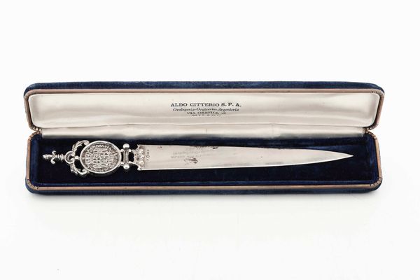 Tagliacarte. Argento fuso, traforato e cesellato. Marchio non identificato.  - Asta Argenti - Associazione Nazionale - Case d'Asta italiane