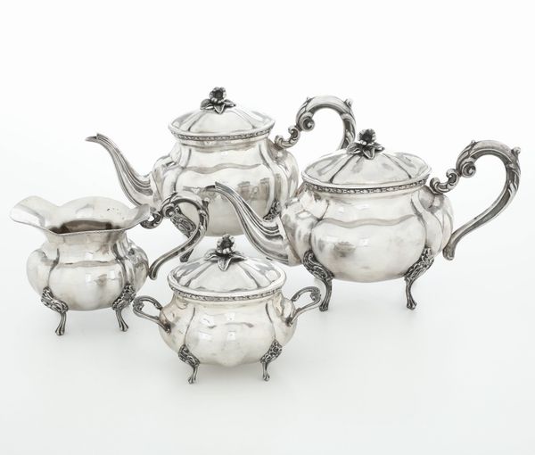 Servizio da tè e caffè. Argenteria italiana del XX secolo, argentiere L.A.M. di Segre & C., Vercelli  - Asta Argenti - Associazione Nazionale - Case d'Asta italiane