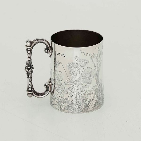 Mug. Argento fuso, sagomato e cesellato. Londra 1873. Argentiere Richards & Charles Brown - Edward Brown  - Asta Argenti - Associazione Nazionale - Case d'Asta italiane