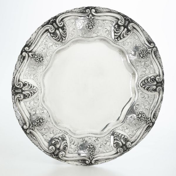 Piatto. Argenteria italiana del XX secolo, bollo dell'argentiere consunto di difficile lettura  - Asta Argenti - Associazione Nazionale - Case d'Asta italiane