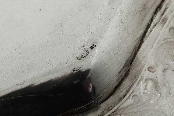 Piatto. Argenteria italiana del XX secolo, bollo dell'argentiere consunto di difficile lettura  - Asta Argenti - Associazione Nazionale - Case d'Asta italiane