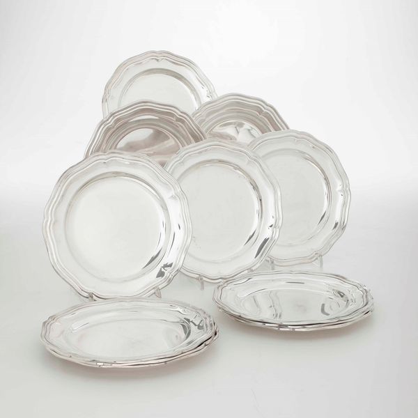 Dodici piattini in argento. Argenteria italiana del XX secolo. Bollo dell'argentiere consunto, Alessandria  - Asta Argenti - Associazione Nazionale - Case d'Asta italiane