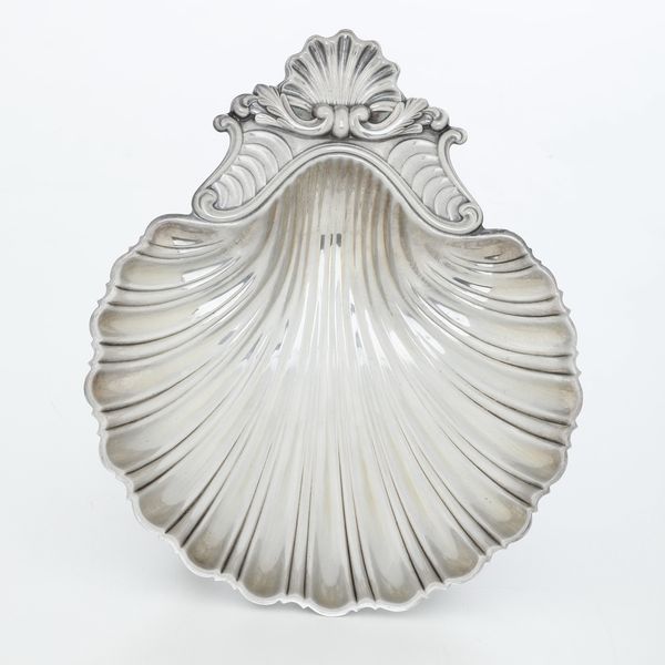 Conchiglia. Argenteria italiana del XX secolo (apparentemente priva di punzonatura)  - Asta Argenti - Associazione Nazionale - Case d'Asta italiane