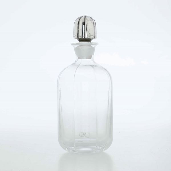 Bottiglia di cristallo con tappo in argento. Argenteria italiana del XX secolo. Argentiere Cesa, Alessandria  - Asta Argenti - Associazione Nazionale - Case d'Asta italiane