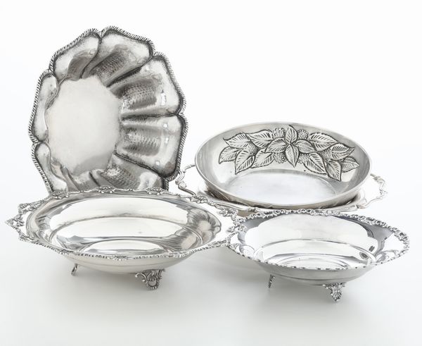 Cinque tra alzatine e vuotatasche. Argenteria italiana del XX secolo, vari argentieri  - Asta Argenti - Associazione Nazionale - Case d'Asta italiane