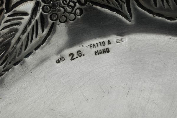 Cinque tra alzatine e vuotatasche. Argenteria italiana del XX secolo, vari argentieri  - Asta Argenti - Associazione Nazionale - Case d'Asta italiane