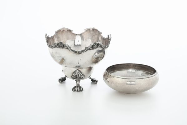 Cinque tra alzatine e vuotatasche. Argenteria italiana del XX secolo, vari argentieri  - Asta Argenti - Associazione Nazionale - Case d'Asta italiane