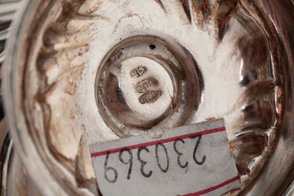 Servizio da caffè in argento. Argenteria italiana del XX secolo. Bolli dell'argentiere consunti e di difficile lettura  - Asta Argenti - Associazione Nazionale - Case d'Asta italiane