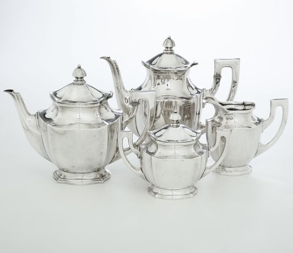 Servizio da tè e caffè. Argenteria italiana del XX secolo, argentiere Ricci & C., Alessandria  - Asta Argenti - Associazione Nazionale - Case d'Asta italiane