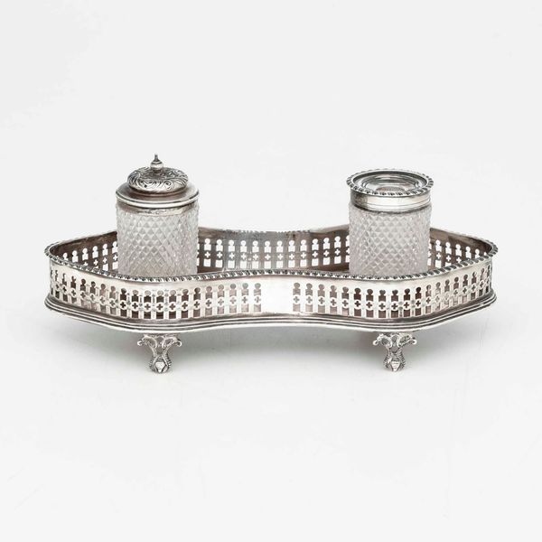 Calamaio. Argento fuso, traforato e vetro molato. Londra 1892. Argentiere Rupert Favell (non identificato)  - Asta Argenti - Associazione Nazionale - Case d'Asta italiane