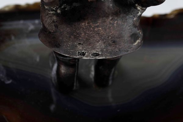 Due figure caricaturali di cui una in argento con base in pietra dura. Argenteria milanese del XX secolo. Argentiere Eredi Mazzetti  - Asta Argenti - Associazione Nazionale - Case d'Asta italiane