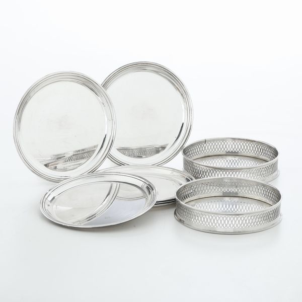 Sei piattini e due sottobottiglia. Argenteria veneta del XX secolo. Argentiere F.lli Zaramella, Padova  - Asta Argenti - Associazione Nazionale - Case d'Asta italiane