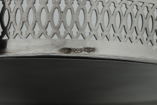 Sei piattini e due sottobottiglia. Argenteria veneta del XX secolo. Argentiere F.lli Zaramella, Padova  - Asta Argenti - Associazione Nazionale - Case d'Asta italiane