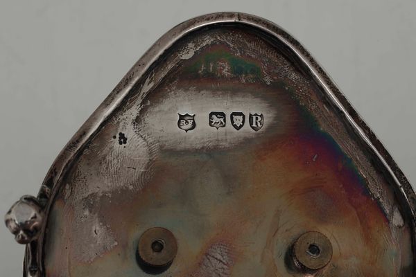 Calamaio. Argento fuso, traforato e vetro molato. Londra 1892. Argentiere Rupert Favell (non identificato)  - Asta Argenti - Associazione Nazionale - Case d'Asta italiane