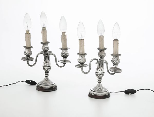 Coppia di candelabri. Argenteria italiana della prima metà del XX secolo  - Asta Argenti - Associazione Nazionale - Case d'Asta italiane