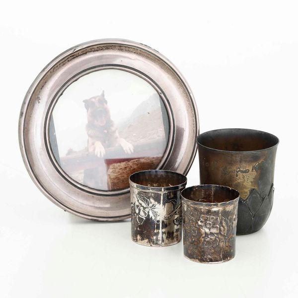 Due bicchieri. Argenteria artistica fiorentina del XX secolo. Argentiere Brandimarte  - Asta Argenti - Associazione Nazionale - Case d'Asta italiane