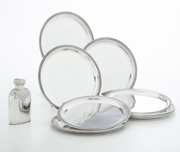 Undici piatti argento e una fiaschetta. Argenteria italiana del XX secolo  - Asta Argenti - Associazione Nazionale - Case d'Asta italiane