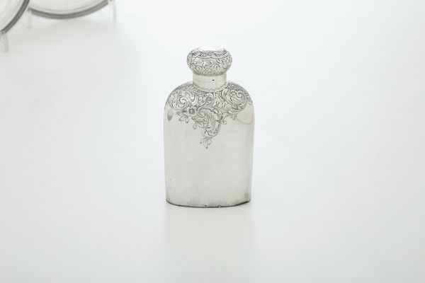 Undici piatti argento e una fiaschetta. Argenteria italiana del XX secolo  - Asta Argenti - Associazione Nazionale - Case d'Asta italiane