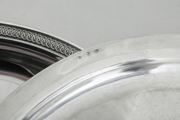 Undici piatti argento e una fiaschetta. Argenteria italiana del XX secolo  - Asta Argenti - Associazione Nazionale - Case d'Asta italiane