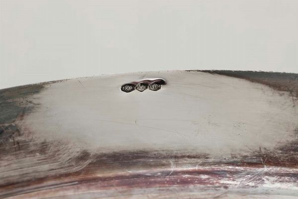 Legumiera in argento fuso, sbalzato e cesellato. Argenteria italiana del XX secolo. Argentiere Ricci & C., Alessandria  - Asta Argenti - Associazione Nazionale - Case d'Asta italiane