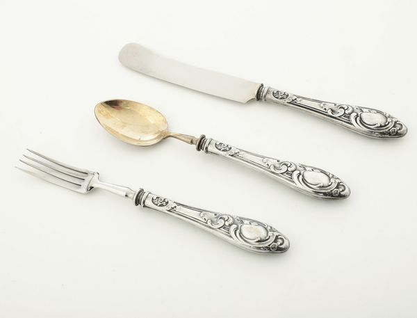 Sei forchette, 6 coltelli e 6 cucchiaini. Argenteria italiana del XX secolo  - Asta Argenti - Associazione Nazionale - Case d'Asta italiane