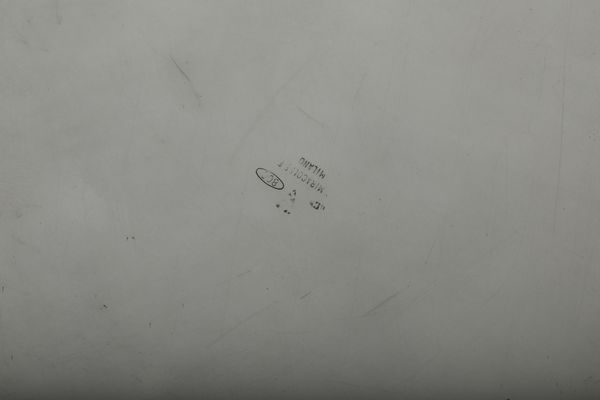 Due piatti diversi. Argenteria milanese del XX secolo. Argentiere Miracoli  - Asta Argenti - Associazione Nazionale - Case d'Asta italiane