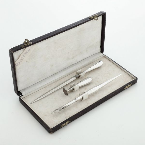 Set da scrivania in custodia. Argenteria italiana del XX secolo  - Asta Argenti - Associazione Nazionale - Case d'Asta italiane