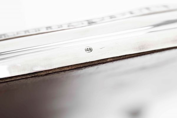 Presentoire in argento e specchio. Argenteria italiana del XX secolo. Bollo dell'argentiere consunto e di difficile lettura  - Asta Argenti - Associazione Nazionale - Case d'Asta italiane