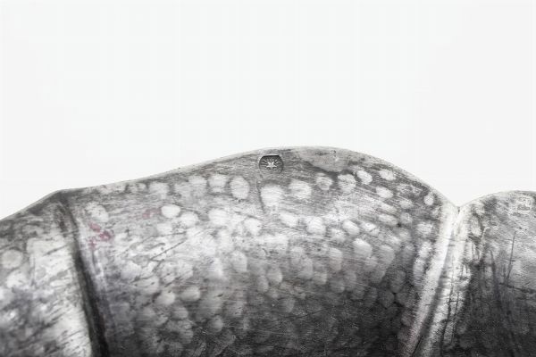 ﻿﻿﻿Due vasi diversi. Differenti manifatture italiane del XX secolo  - Asta Argenti - Associazione Nazionale - Case d'Asta italiane