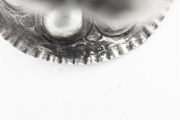 ﻿﻿﻿Due vasi diversi. Differenti manifatture italiane del XX secolo  - Asta Argenti - Associazione Nazionale - Case d'Asta italiane