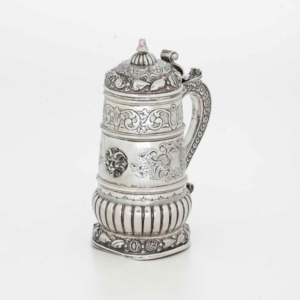 Boccale. Argento fuso, sagomato e cesellato. Argenteria artistica italiana, prima metà del XX secolo. Argentiere Cesa Alessandria  - Asta Argenti - Associazione Nazionale - Case d'Asta italiane