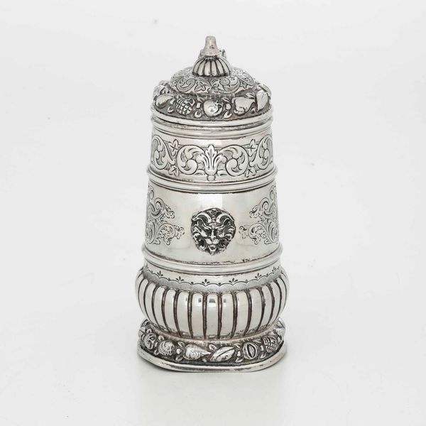 Boccale. Argento fuso, sagomato e cesellato. Argenteria artistica italiana, prima metà del XX secolo. Argentiere Cesa Alessandria  - Asta Argenti - Associazione Nazionale - Case d'Asta italiane