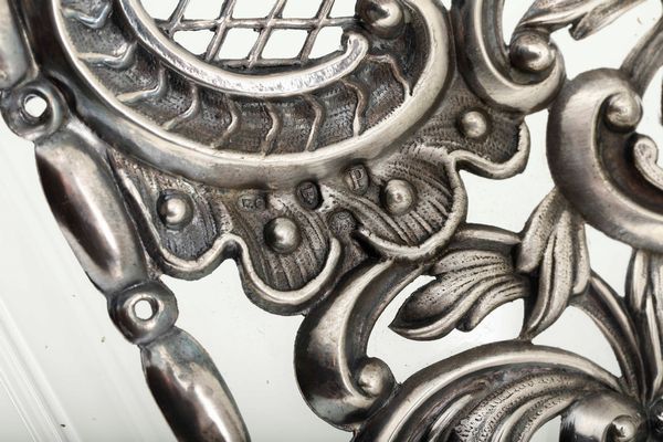 Copertina per legatura. Argento fuso, sbalzato, traforato e cesellato. Londra 1890. Argentiere WC (William Cooper ?)  - Asta Argenti - Associazione Nazionale - Case d'Asta italiane