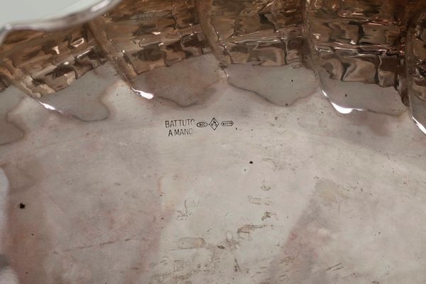 Lotto di due bacili, uno in argento, Argenteria veneta del XX-XXI secolo e l'altro in metallo argentato (Royal House)  - Asta Argenti - Associazione Nazionale - Case d'Asta italiane