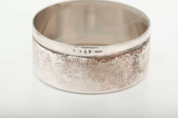 Lotto in argento composto da quattro scatole con coperchio e un vassoio. Differenti epoche e manifatture  - Asta Argenti - Associazione Nazionale - Case d'Asta italiane